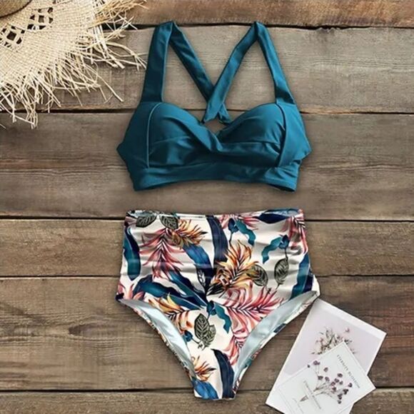 NWT! Vintage Floral Bikini - Picture 4 of 7